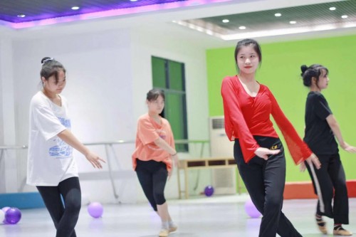 武汉华中艺术学校舞蹈专业招生