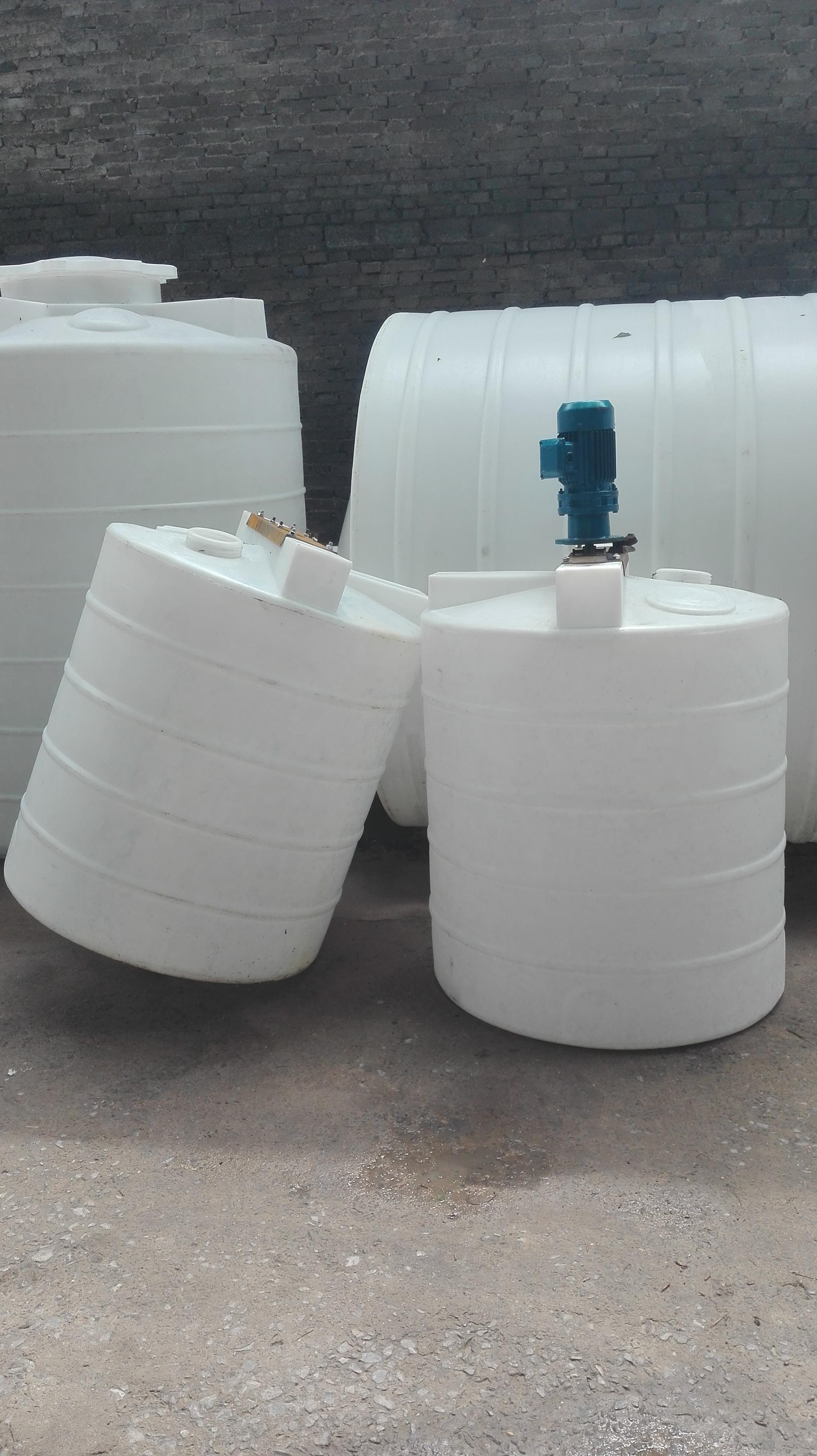 河南开封耐酸碱耐腐蚀PE塑料储罐 塑料桶加药箱 搅拌罐