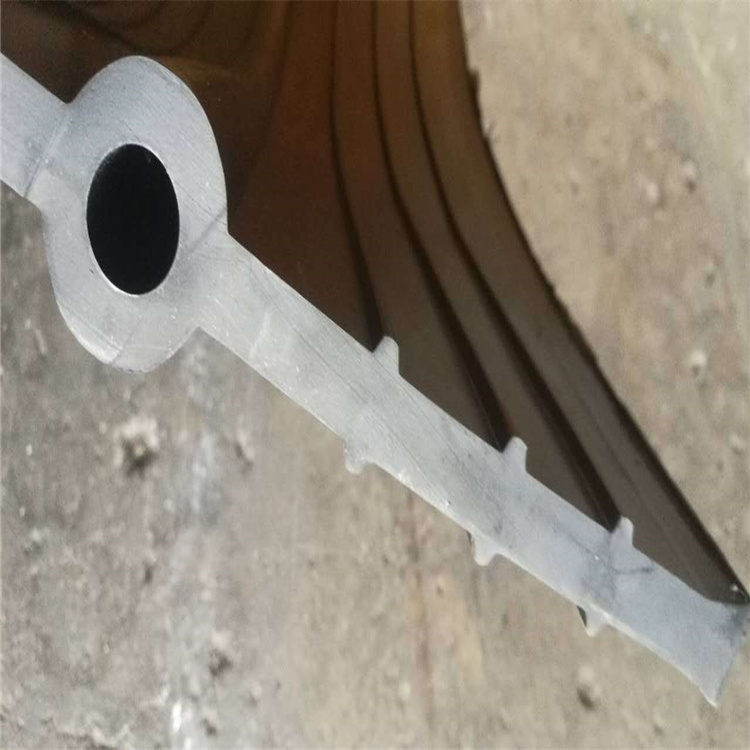 止水带埋入混凝土位置 中置式止水带连接方法