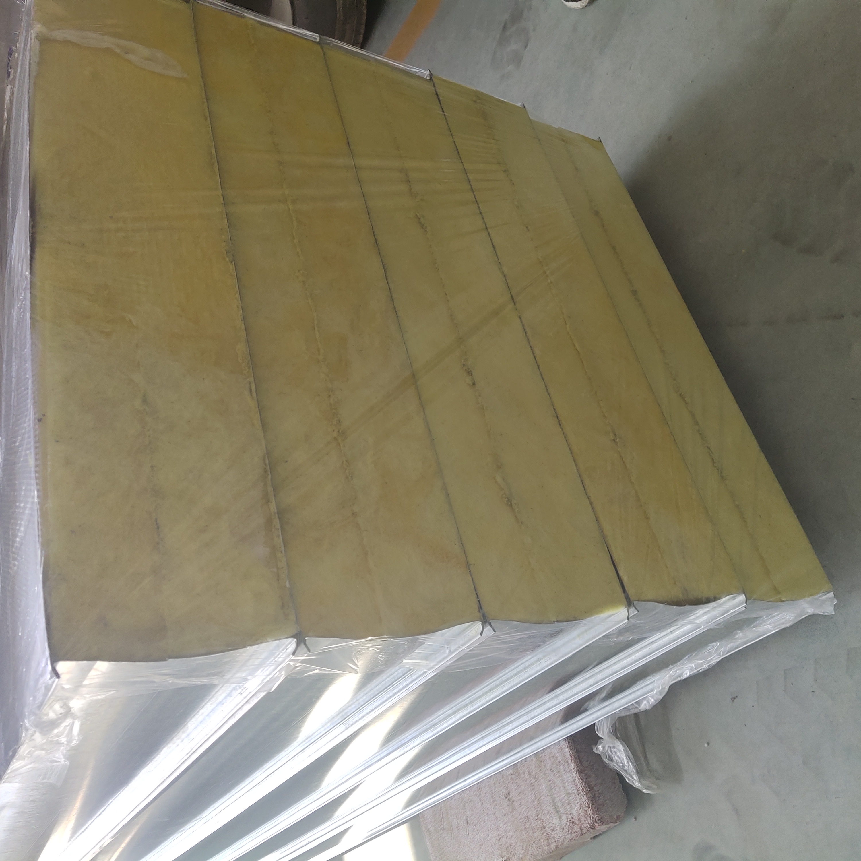 南通岩棉复合板厂家 大量现货批发20公分厚彩钢岩棉夹芯板