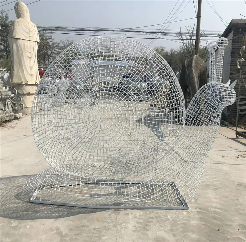 不锈钢镂空蜗牛雕塑 不锈钢丝编织镂空松鼠雕塑 工厂