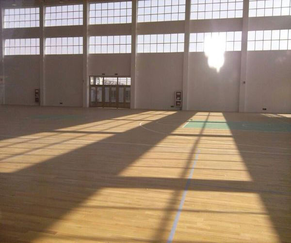济宁篮球场馆运动木地板厂家介绍篮球场馆运动木地板的功能