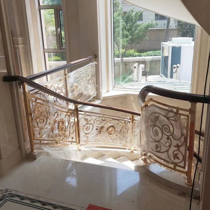 镀铜铜楼梯护栏 旋转铜精雕扶手设计图片