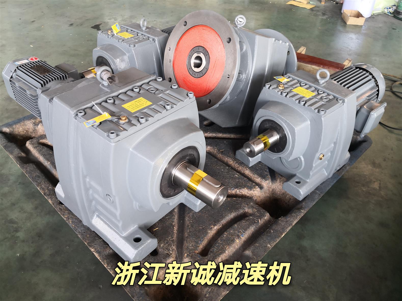 DLR系列減速電機廠家 錦州R67齒輪機零件 新誠系列減速機