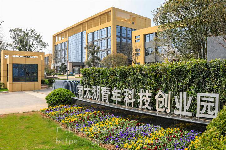 郑州市图书馆铝扣板白金钻吊顶铝方板铝型材专业定尺实力厂家