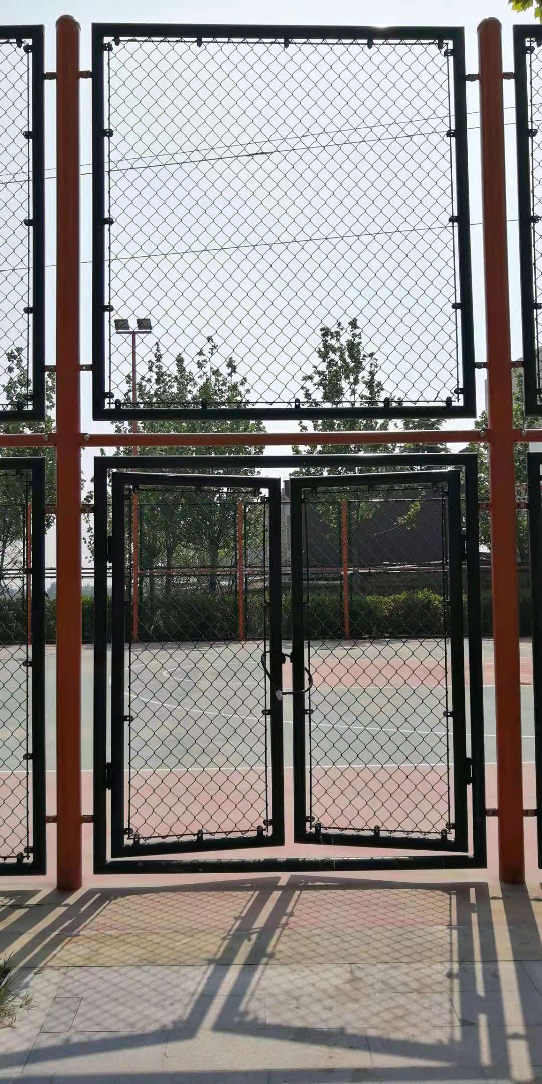 淄博体育场防护栏 球场围栏 篮球场围网工艺优