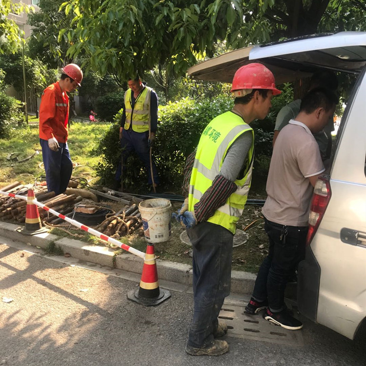 建鄴區(qū)污水管道局部樹脂固化管道修復流程,管道加固