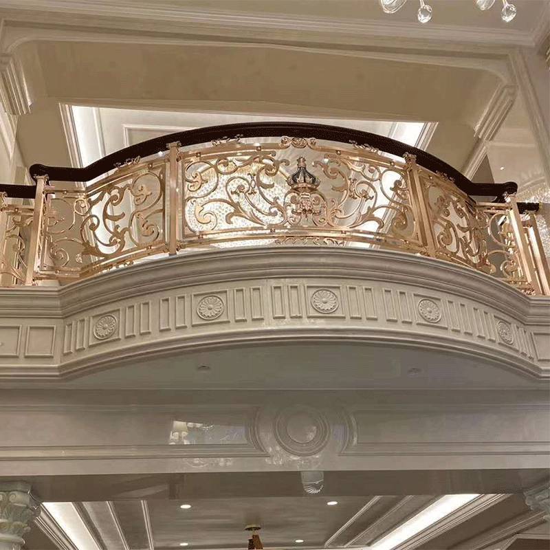金色铜艺楼梯安装很多轻奢豪华的款式