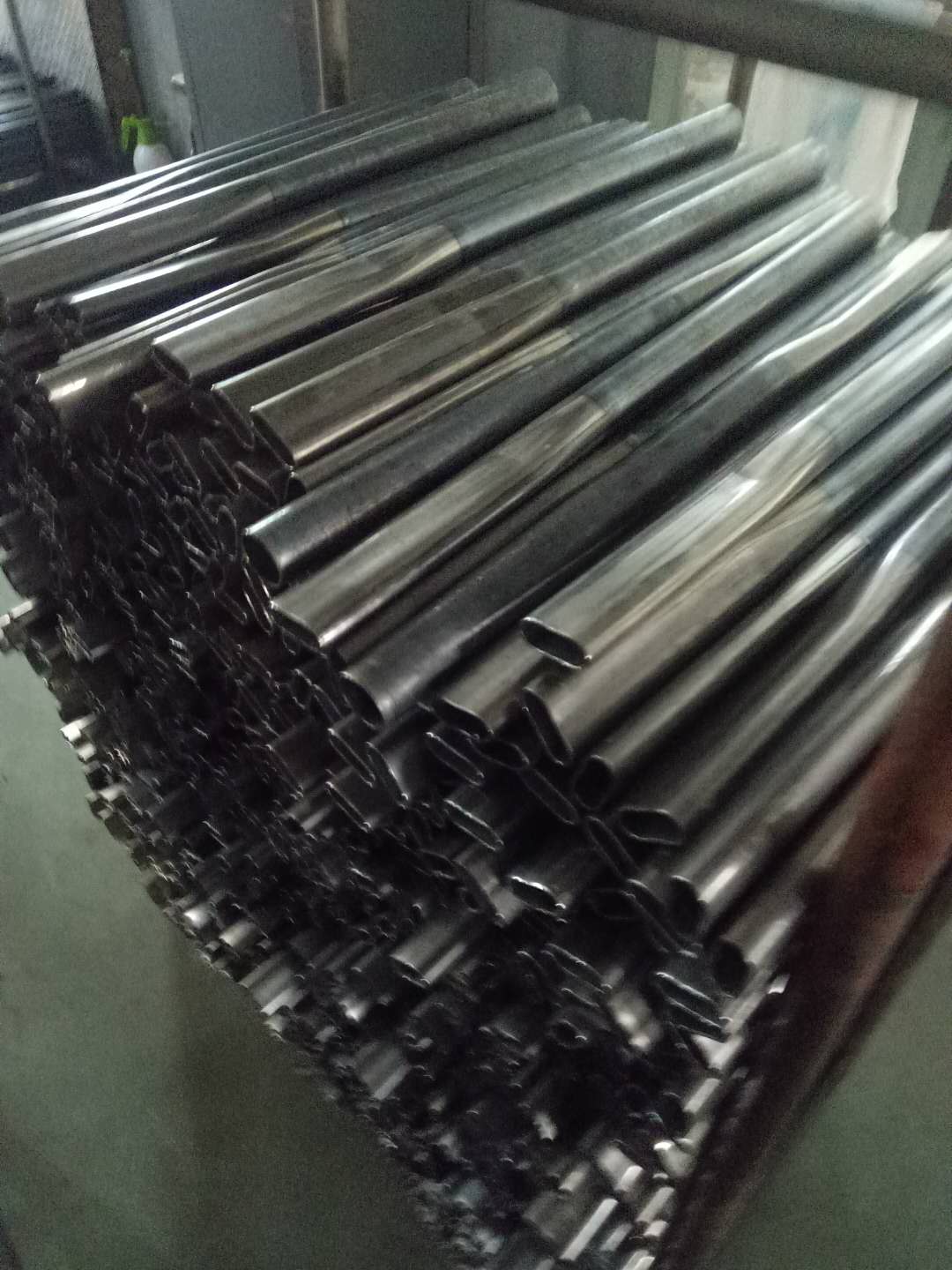 br1500hs材质钢管方管椭圆管上海宝钢汽车防撞钢梁销售