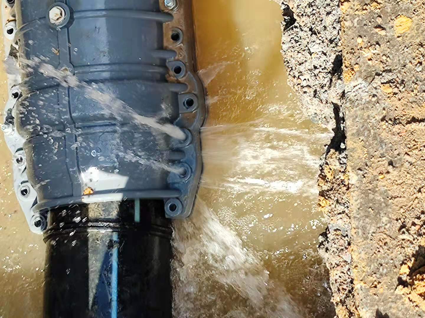 东莞自来水管漏水检测，水管维修，进行开挖修复