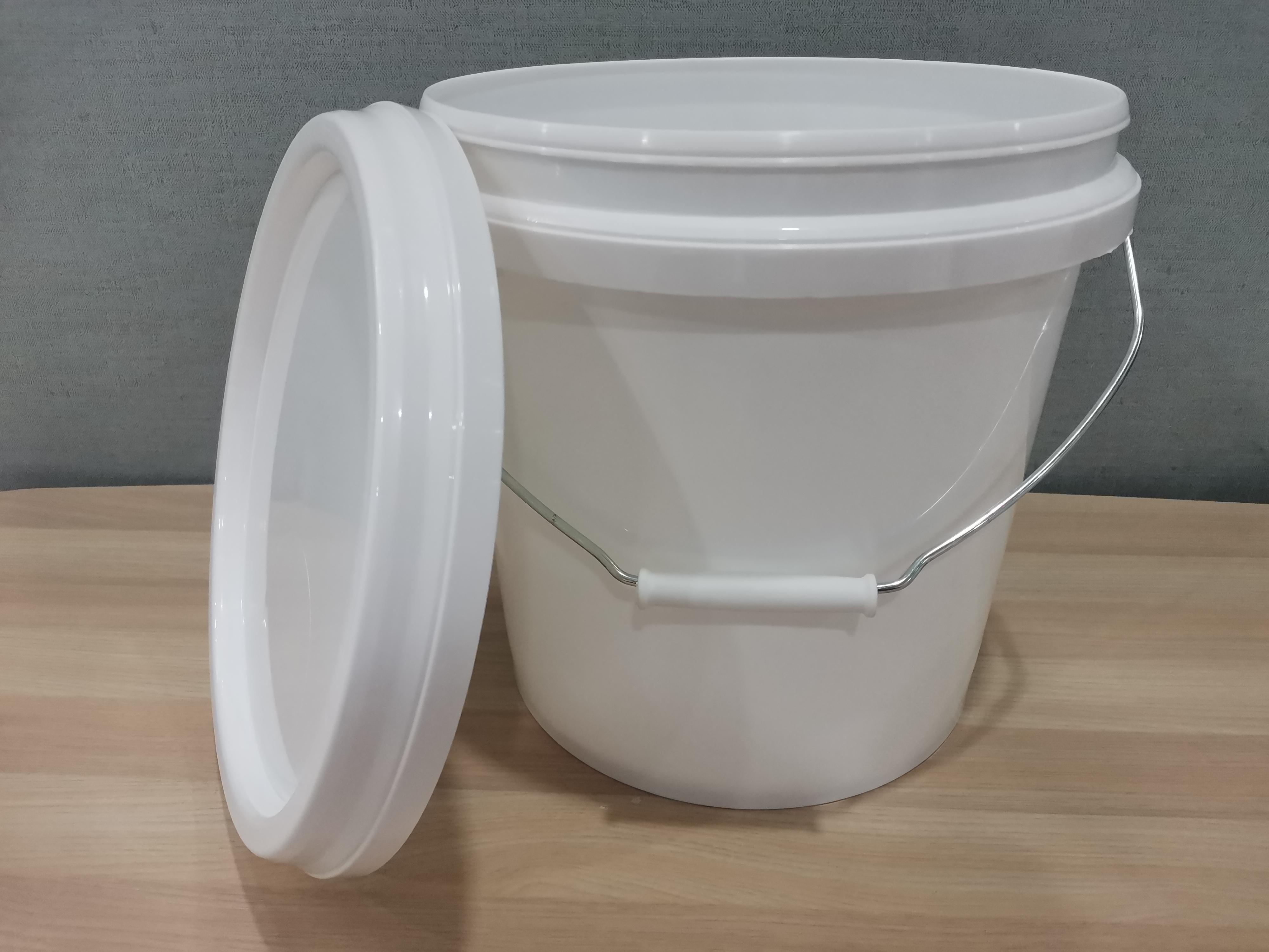 供应16L塑料桶 润滑油桶 油脂桶 涂料桶