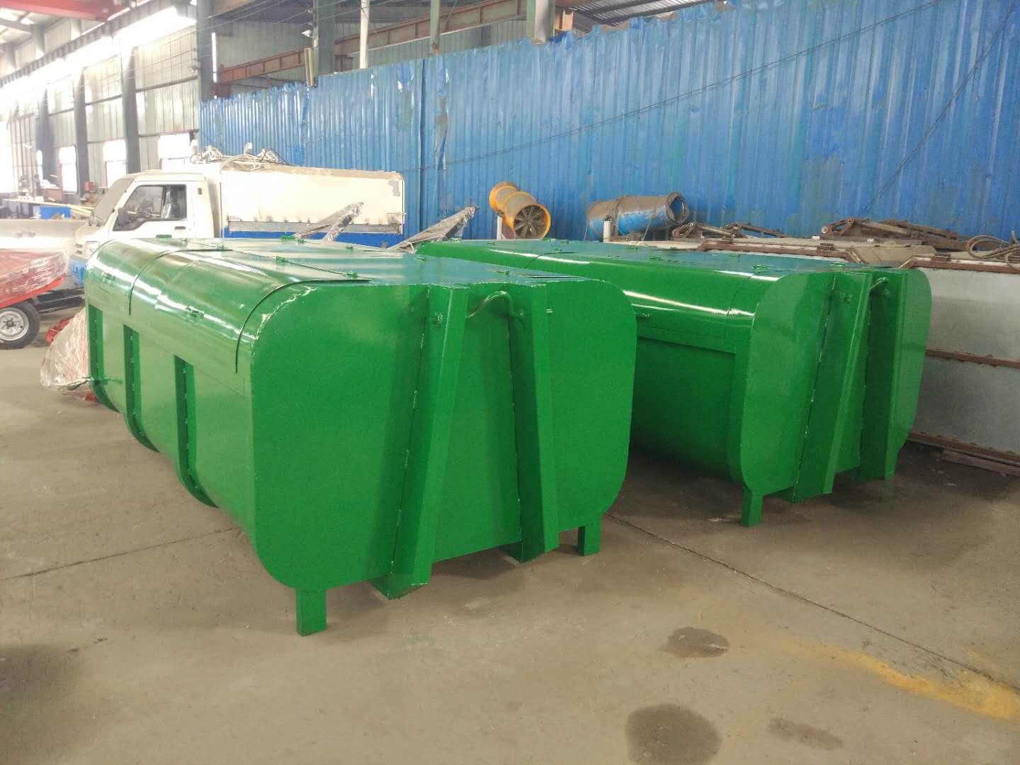 厂家生产大型吊车式垃圾箱 厨余垃圾箱 圆弧形垃圾箱