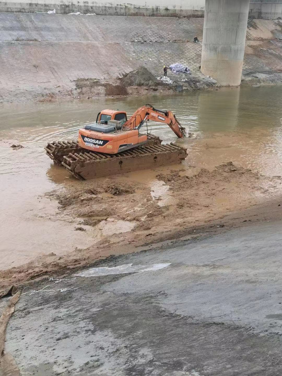 徐州湿地用挖掘机出租厂家 水路两用挖机租赁
