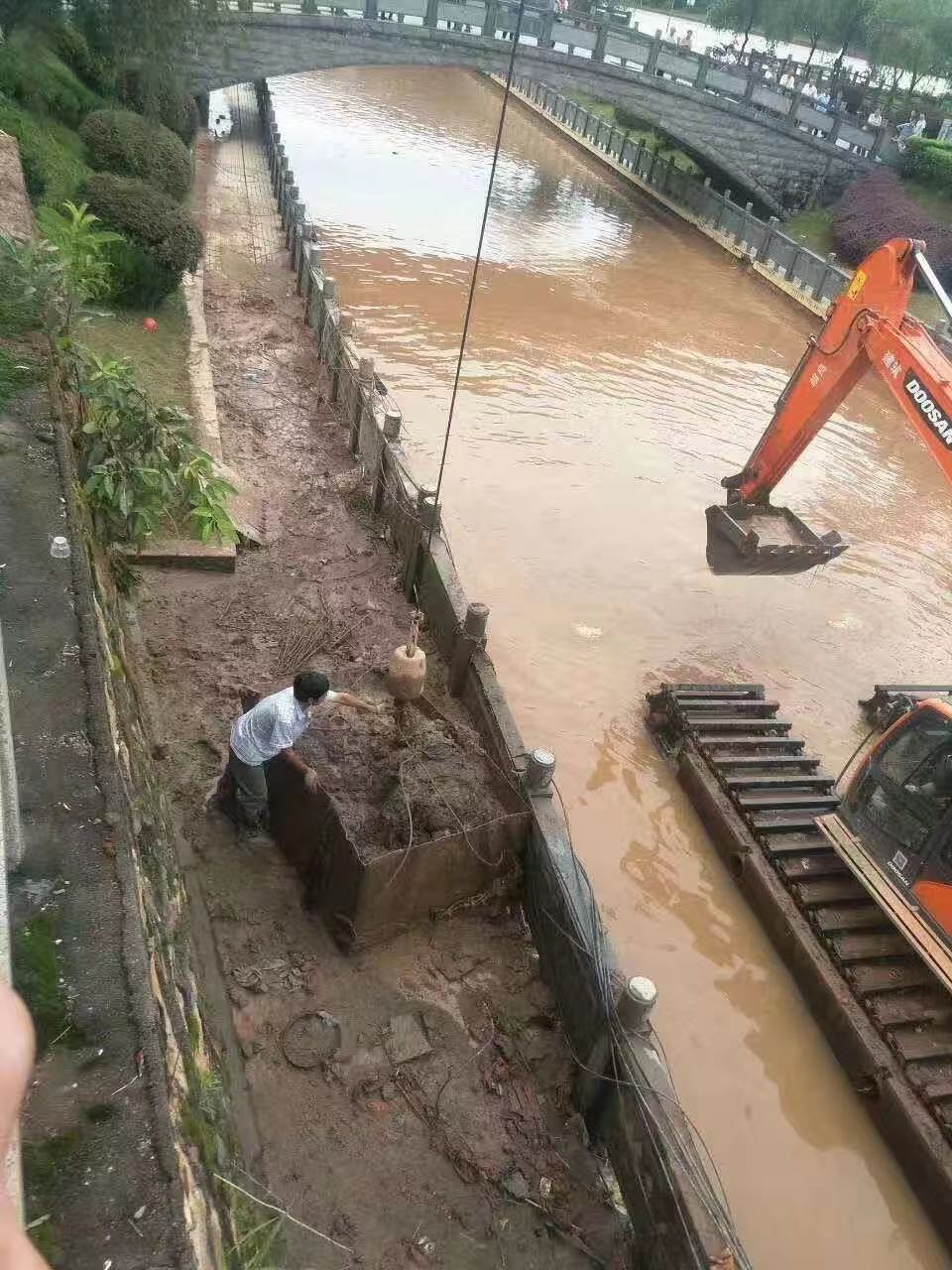 车辆丰富 宜宾承接河道清淤疏通 污水池清淤