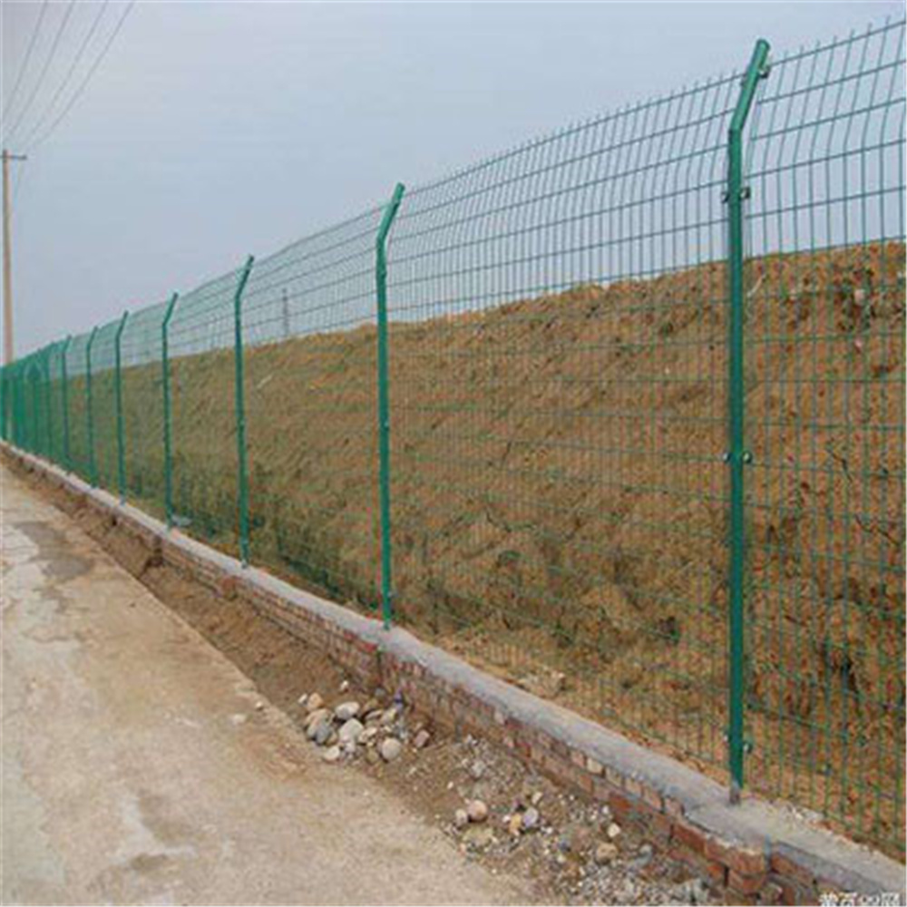 河南不锈钢围栏 双边丝护栏网 整体稳定性十分**