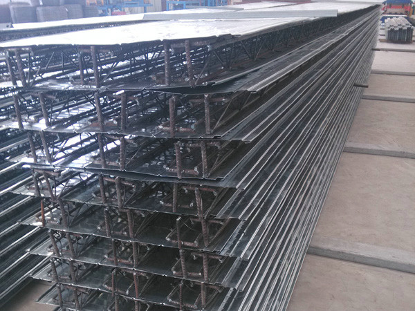 三代钢筋桁架楼承板，钢筋分布均匀，尺寸精度高