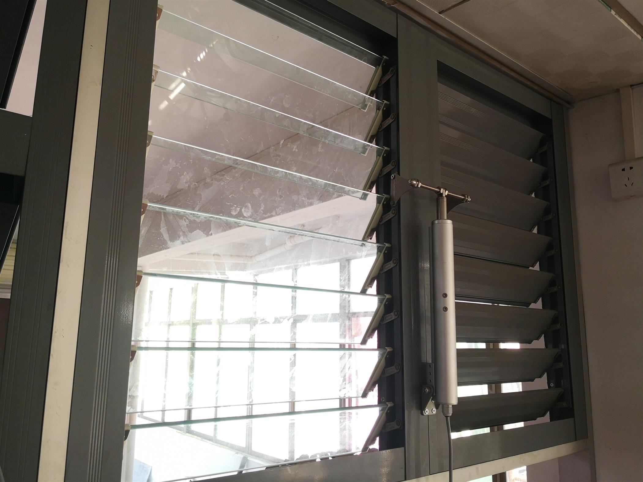 上海新款螺杆式开窗机 304不锈钢推杆