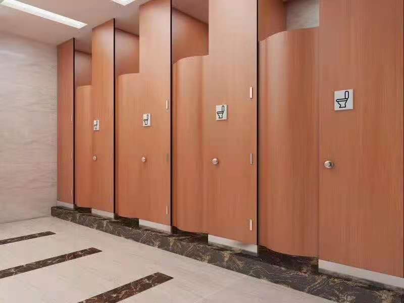 公共厕所隔断下面为什么需要留缝隙？
