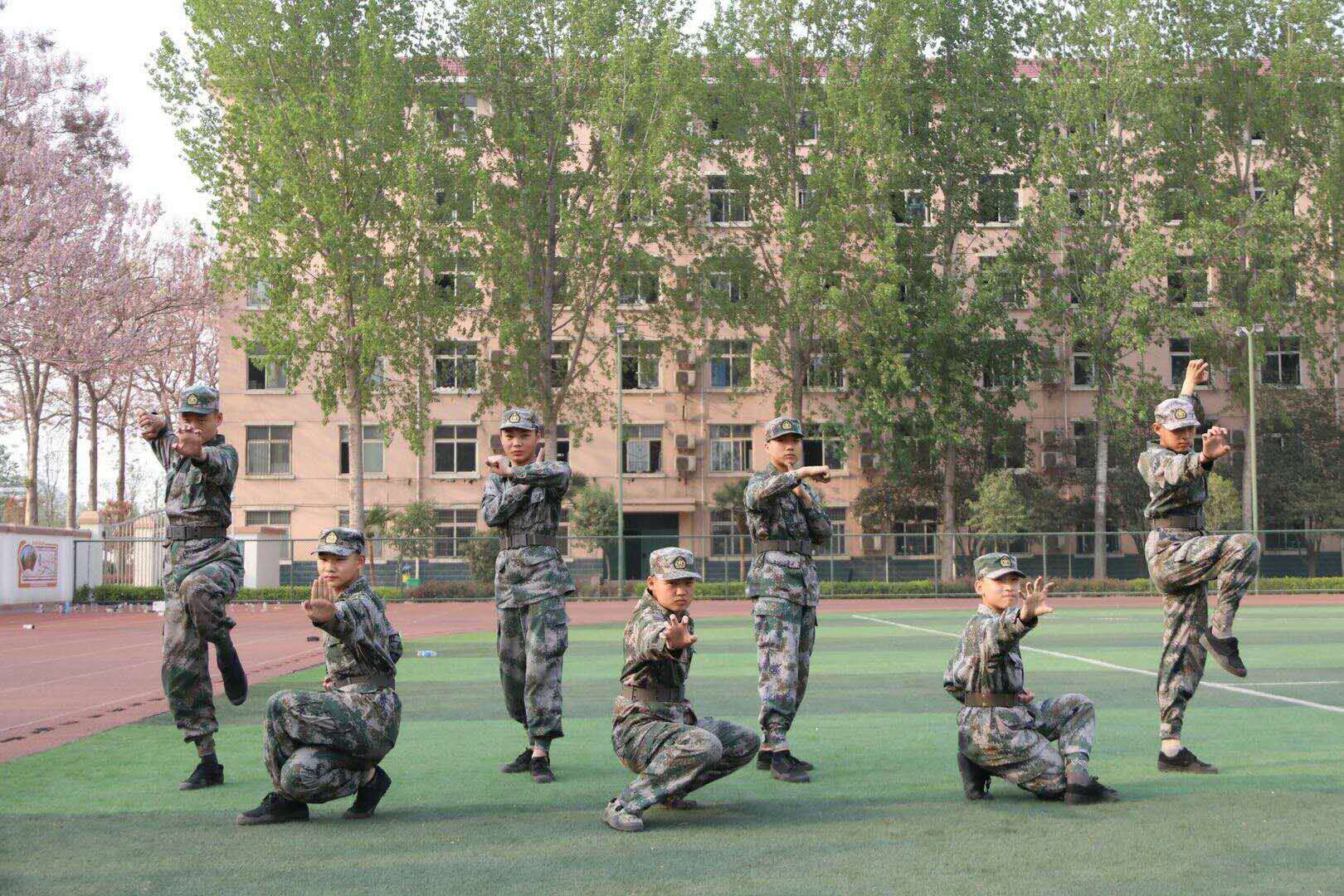 漯河青少年叛逆心理咨詢中心 軍事訓練夏令營