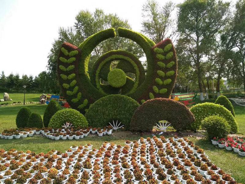 圆形方形的植物景观雕塑制作的钢材和仿真草使用时间久不久
