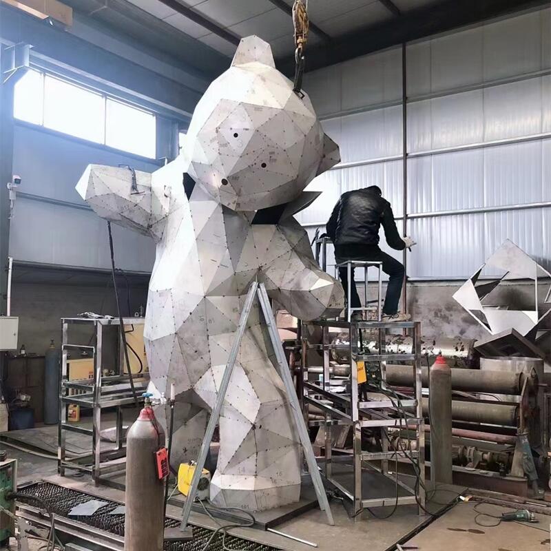 切面长颈鹿雕塑 块面动物雕塑 生产厂家