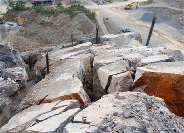 河北 爆破工程 矿山开采 岩石致裂 二氧化碳气体爆破管