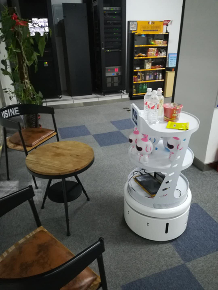 无人餐厅服务员送餐机器人 无轨餐车