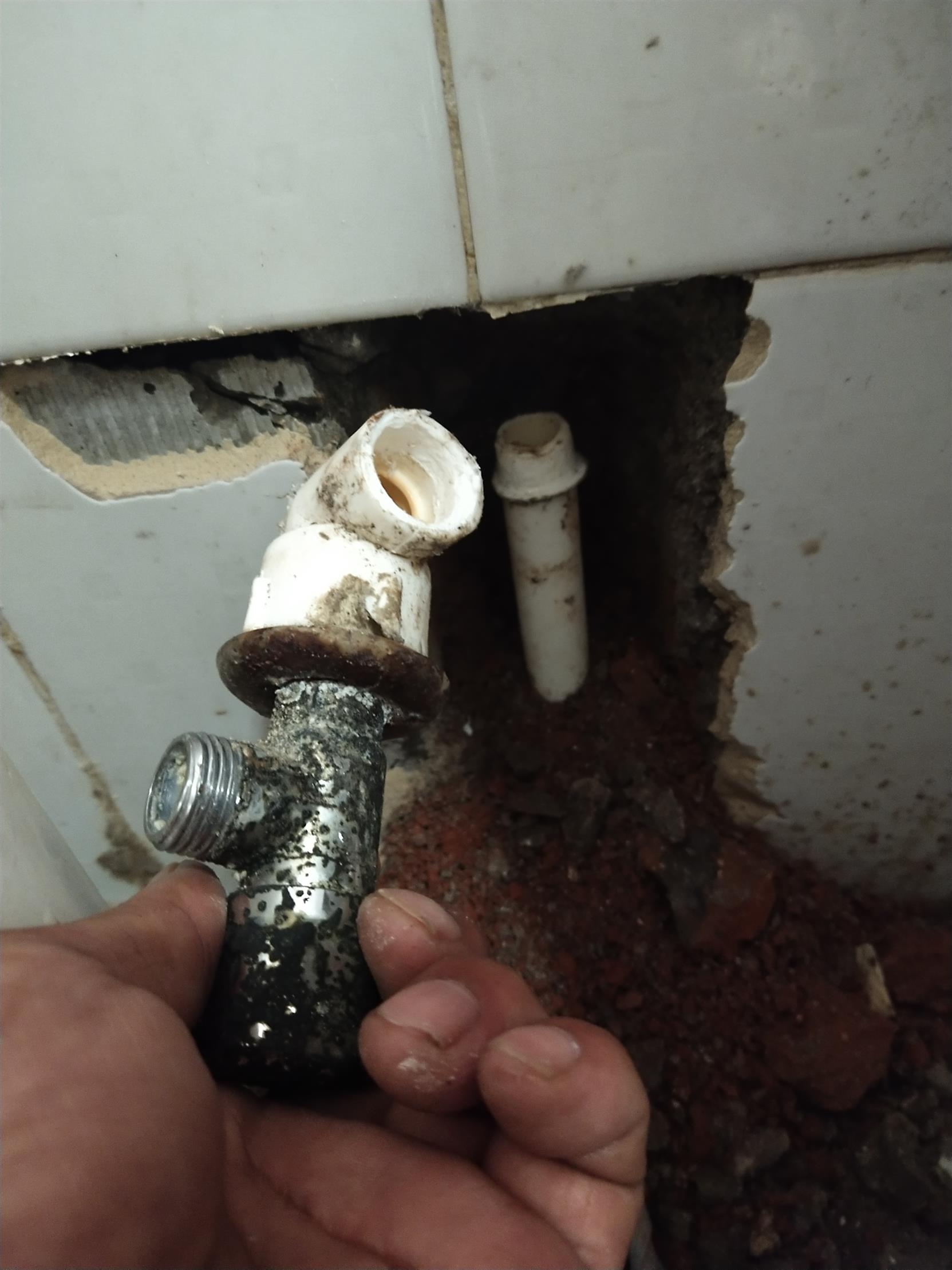 卫生间漏水|卫生间墙体漏水渗水如何处理