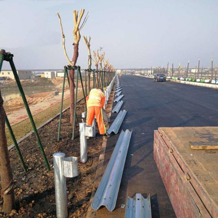 厂家批发价 波形护栏规格gr-a-2e 公路用波形护栏非标国标可选