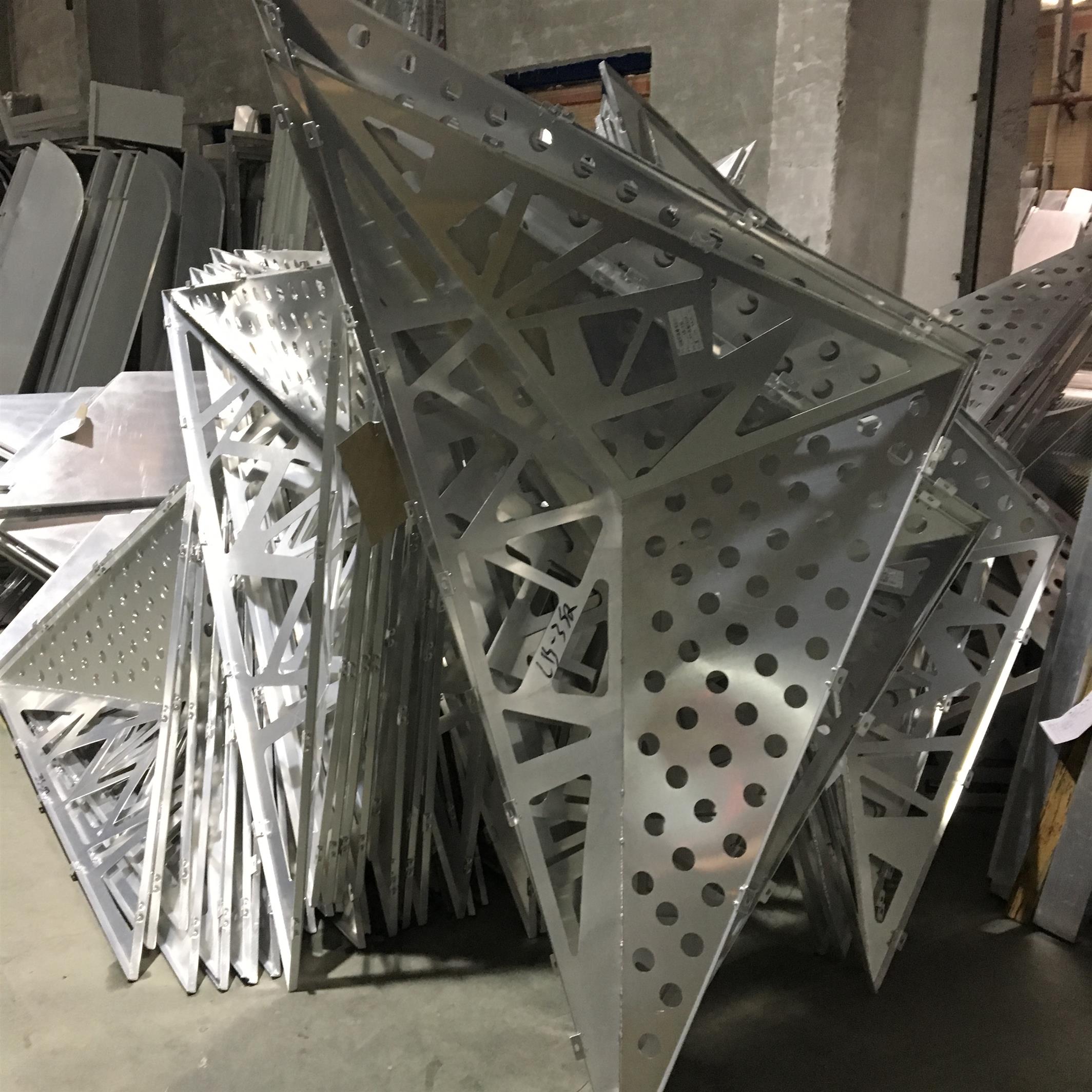 来宾大号堂弧形铝单板供应商 镂空铝单板氟碳铝单板 重量轻-耐腐蚀-可定制