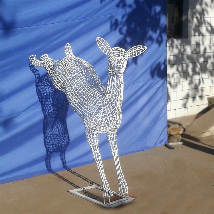 不锈钢编织鹿雕塑