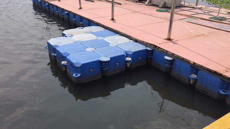 厂家提供设计生产水上浮桥 水上休闲平台浮箱