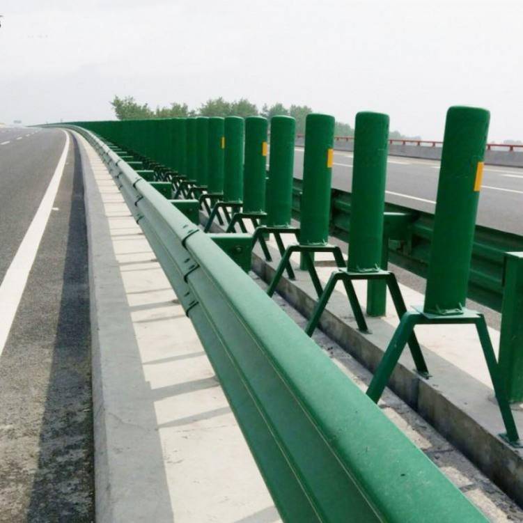 浸塑护栏波形护栏q235材质高速防撞护栏二波三波护栏板