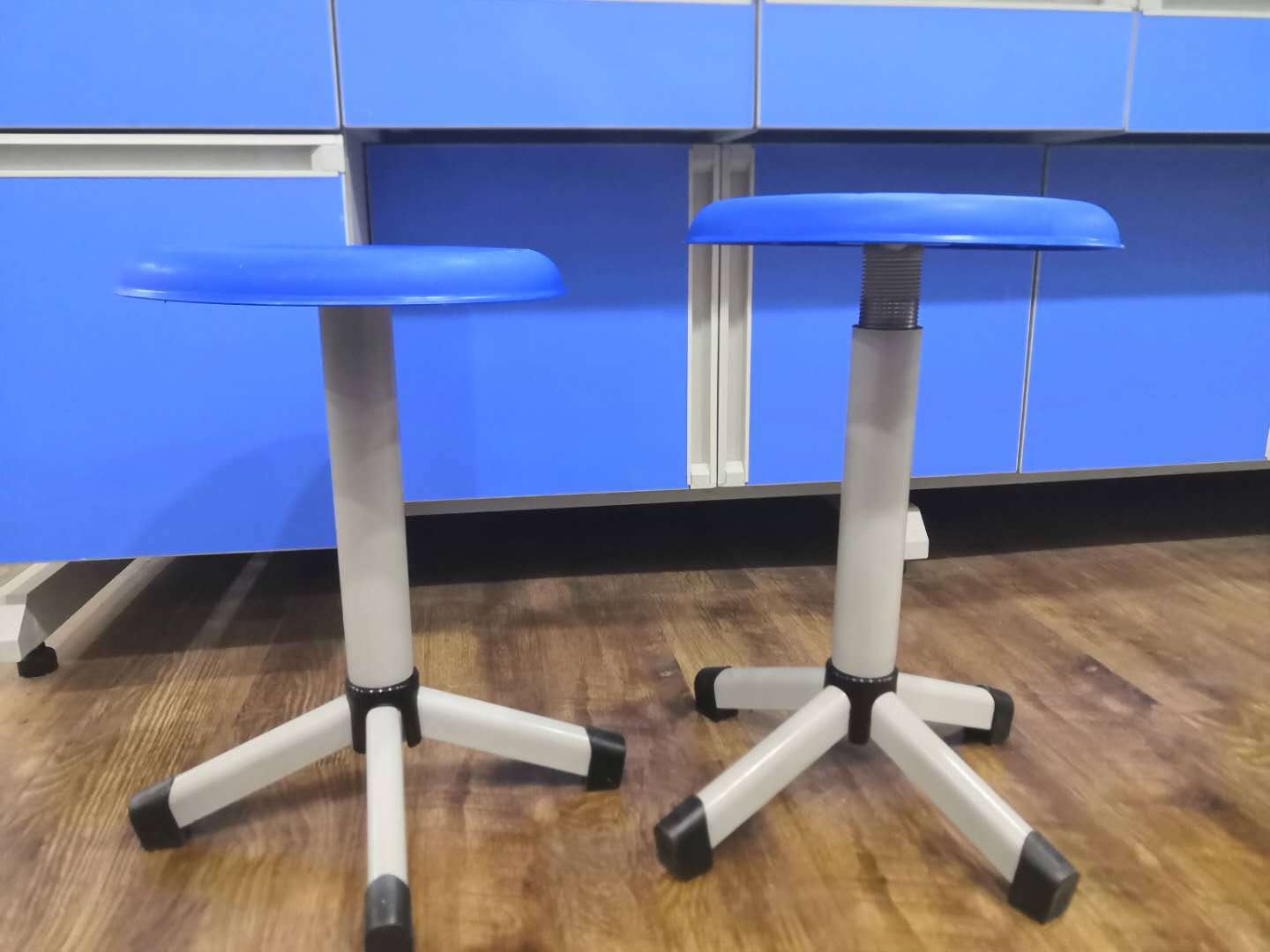 实验室钢管升降凳 教室学生小圆凳 实验凳