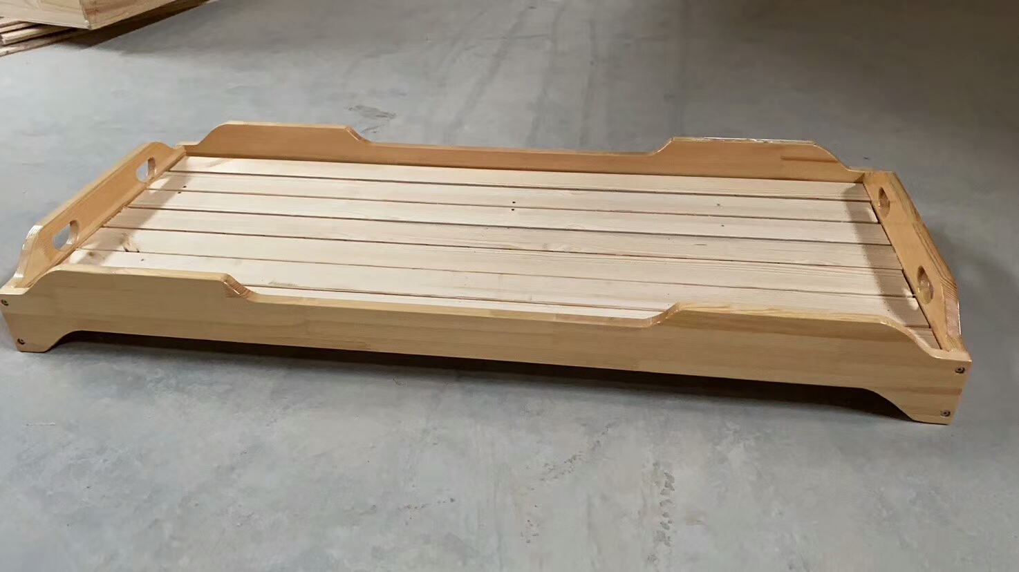 幼儿园实木床实木柜子实木桌椅可定制厂家