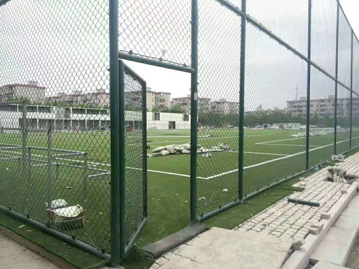 广东佛山运动场防护网勾花网围栏体育设施围网厂