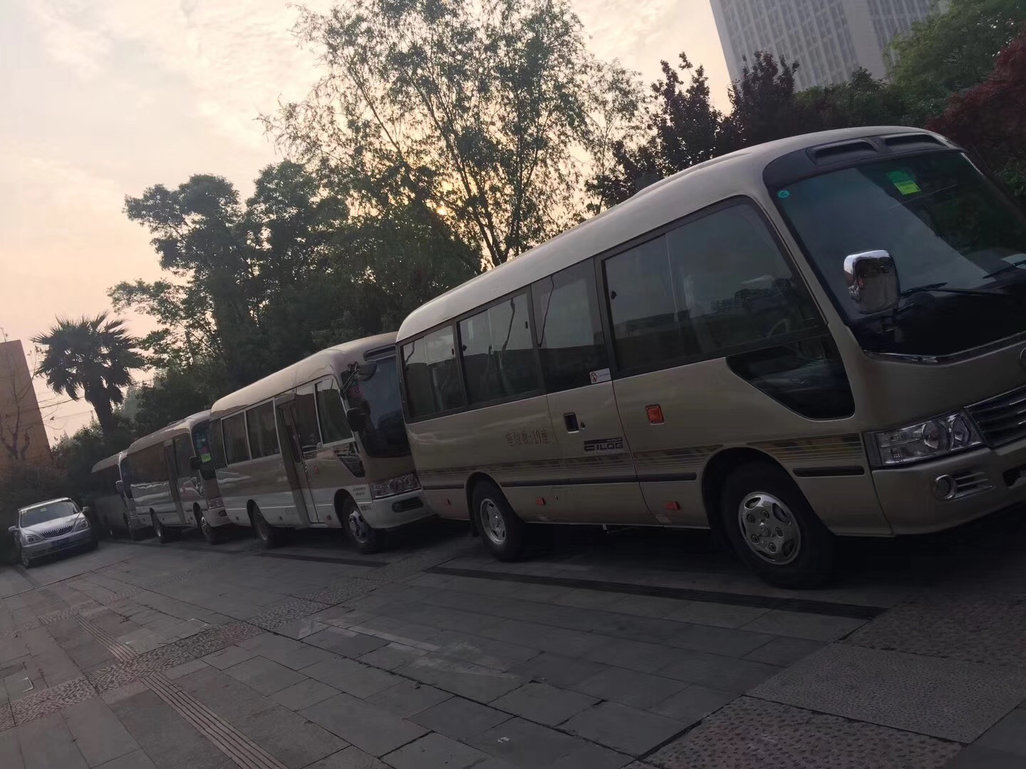 上海市内7座商务车浦东机场用车 上海浦东机场接送包车
