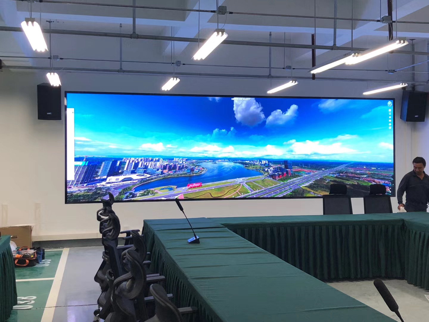 四川成都会议室LED全彩显示屏方案