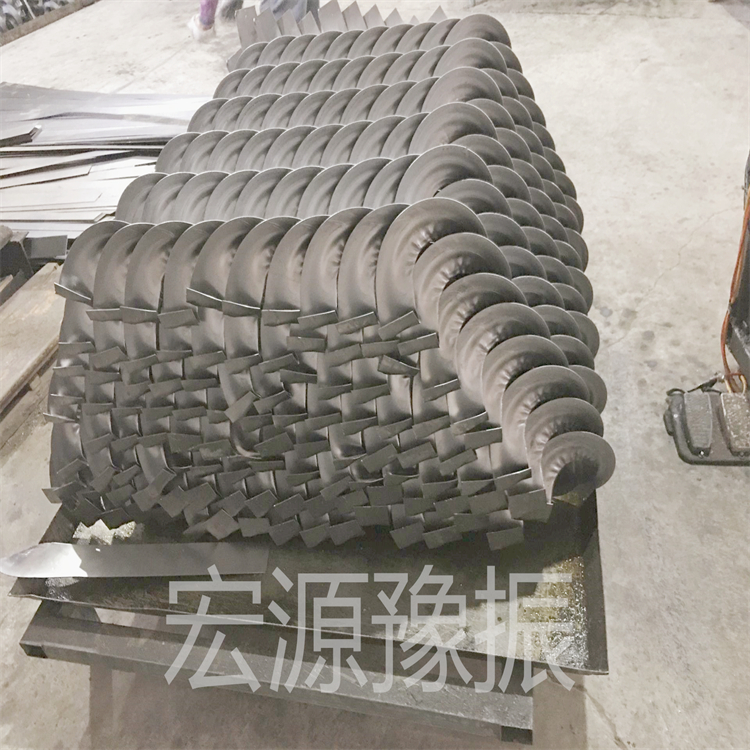168管式化肥矿粉绞龙输送机定做生产加工铸钢螺旋叶片