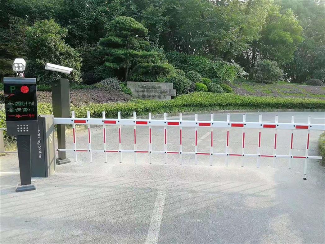 韩城市车牌识别无人值守停车场二维码付款道闸