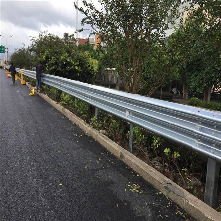 贺州市二波护栏安装4米间距乡村路波形护栏防撞护栏