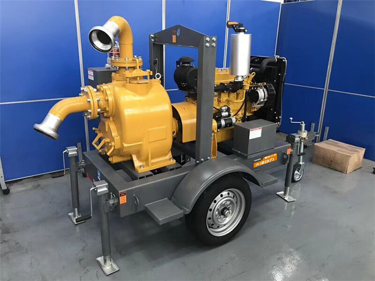 自吸泵300立方柴油拖水泵车