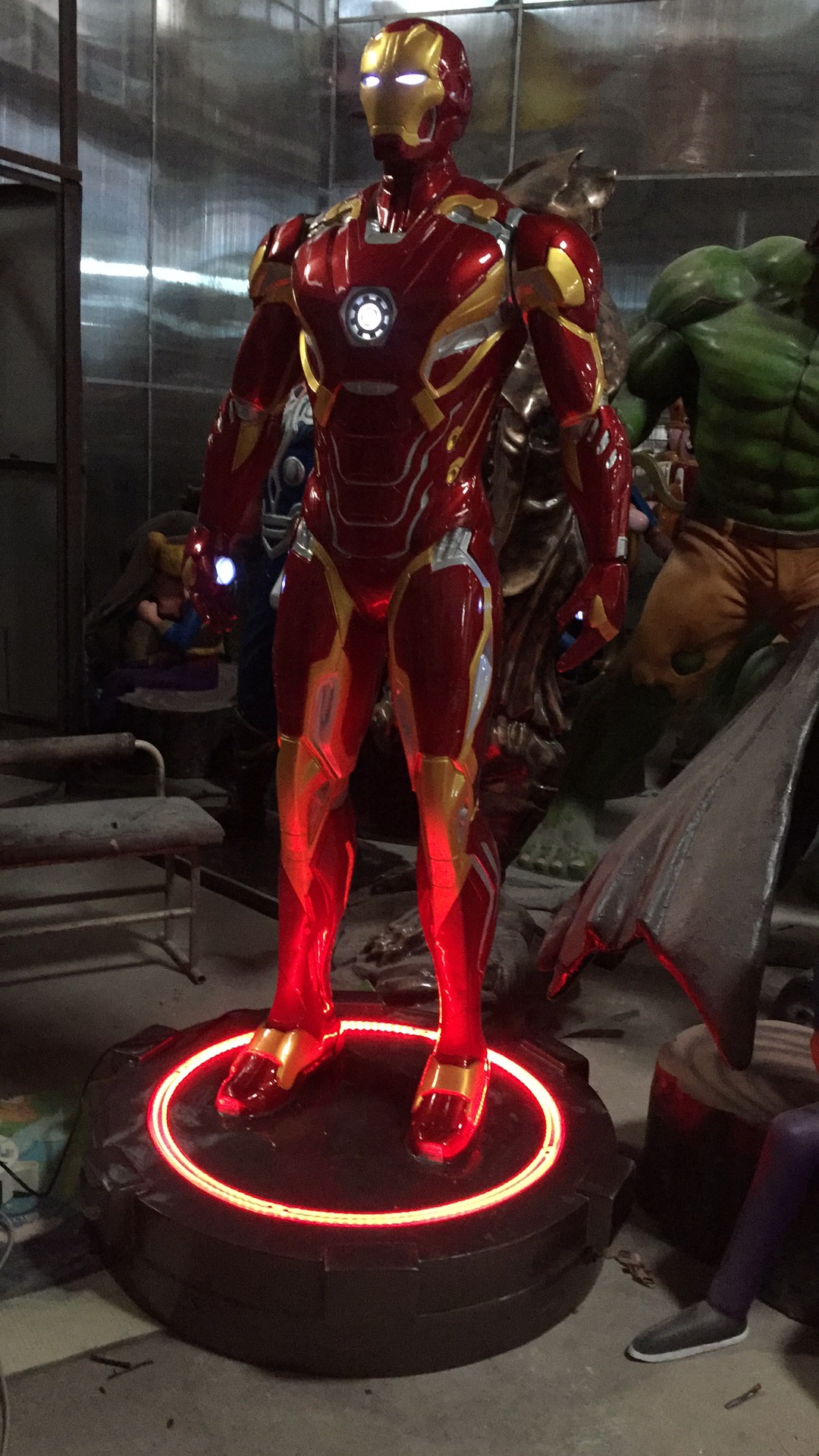 3D电影复仇者联盟人物造型钢铁侠灯光效果大型摆件