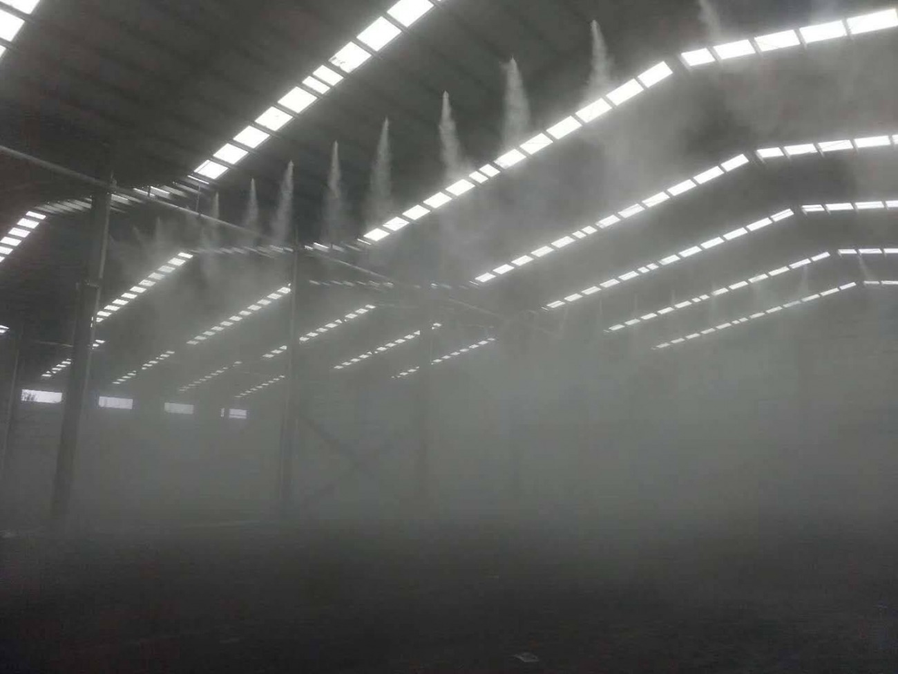 商洛高空噴霧除塵系統 車間高壓微霧降塵 高空除塵除霾系統