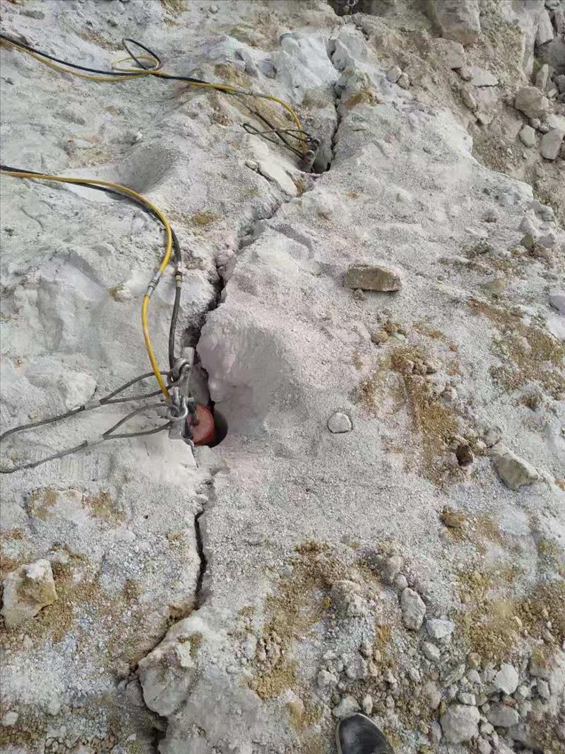 新疆 矿山开采 岩石致裂 隧道施工 液压柱塞式岩石劈裂设备