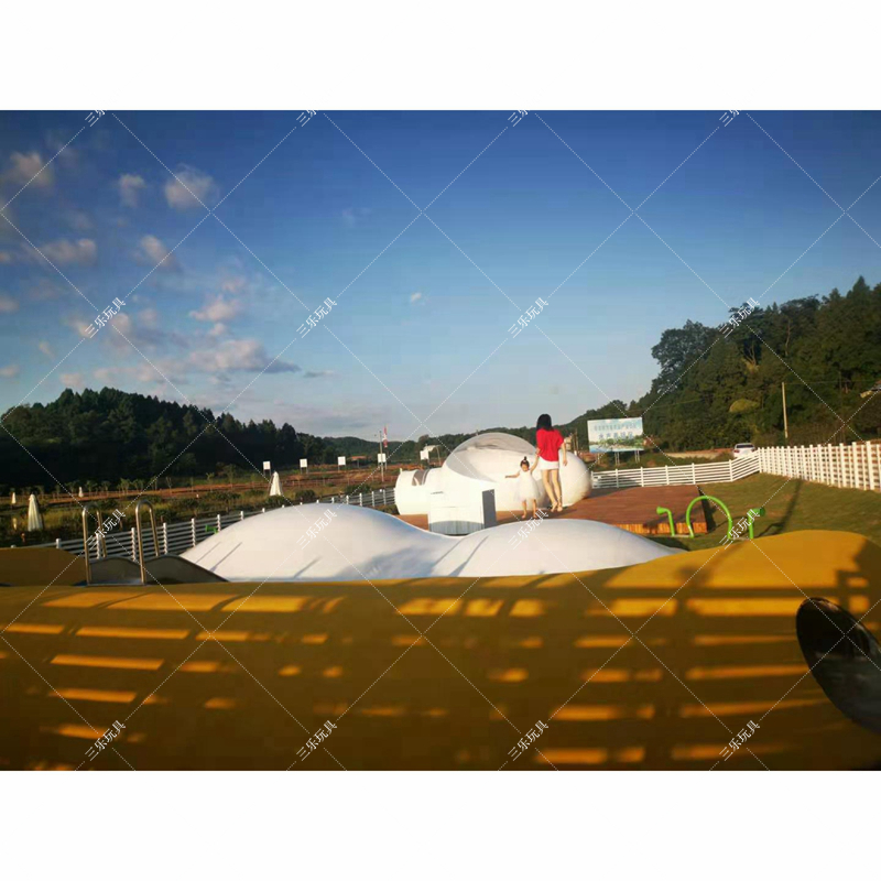 鄭州三樂玩具廠生產充氣蹦蹦云主題公園