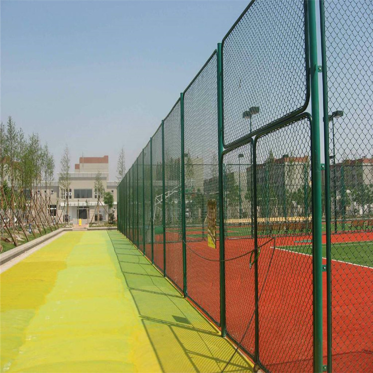 球场围网厂家 篮球场围网学校体育场勾花网 浸塑球场护栏网