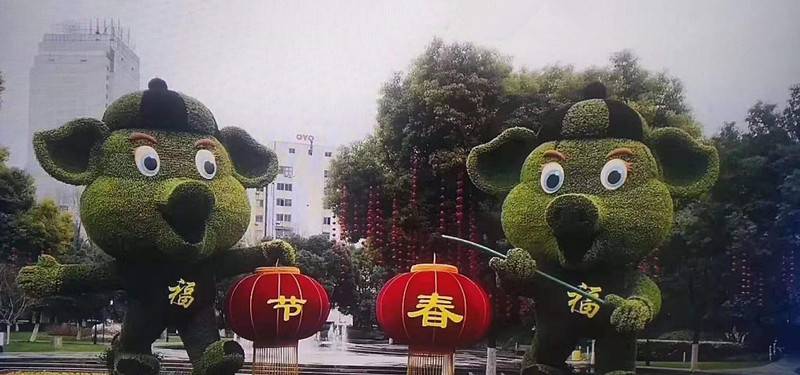 湖南郴州厂家制作绿雕造型珊瑚、小丑鱼五颜六色的孔雀造型绿雕