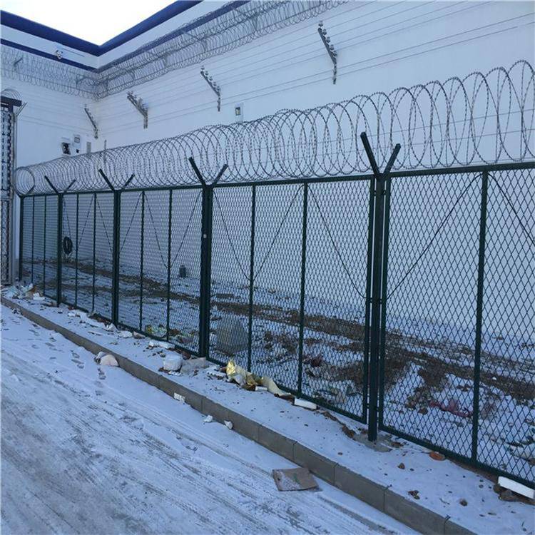 看守所钢网墙价格 金属铁丝防爬护栏 看守所防逃网围栏