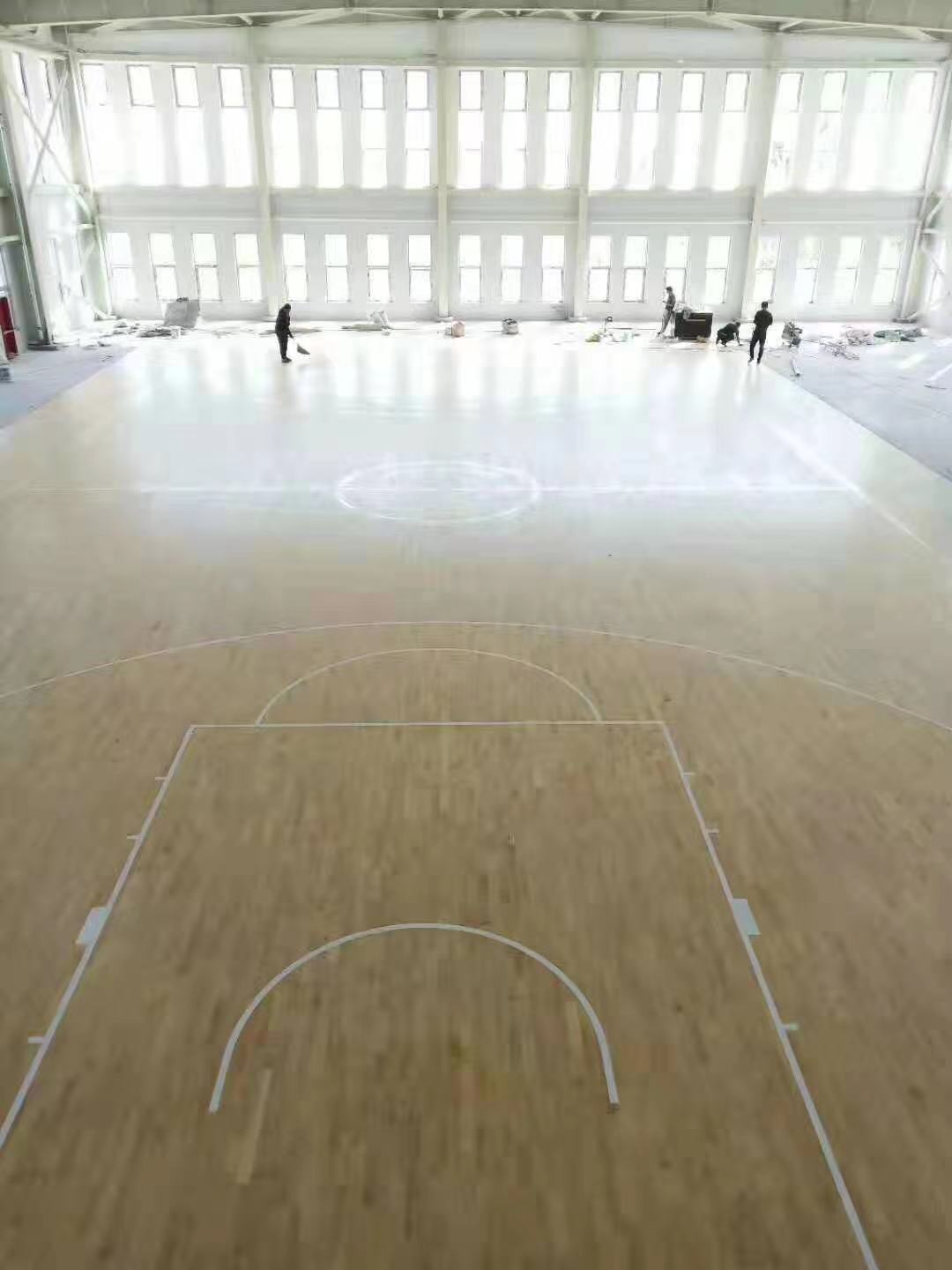 宇跃篮球馆运动木地板出现色差该如何处理